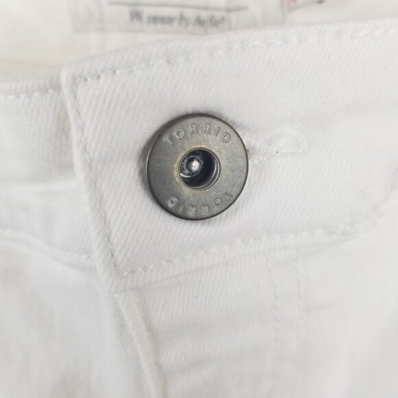 Torrid Women's Boyfriend White Jeans with Distressing Sz 22XT - Picture 7 of 9